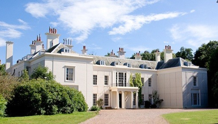 英国普通学校游学 (UK Standard Summer Courses)